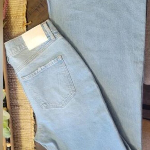Express Mid Rise Light Wash '70s Flare Jeans NWT 8R - Picture 2 of 9
